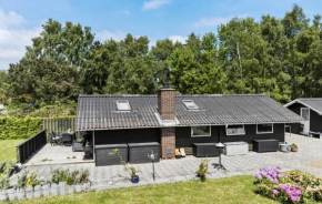 3 Bedroom Beautiful Home In Væggerløse, Bogø By